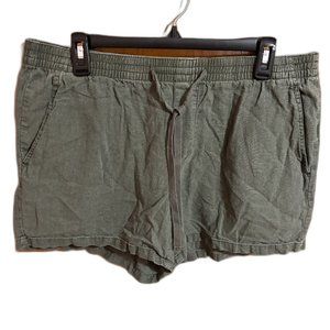 St. John’s Bay shorts Green with Drawstring‎ and elastic waist